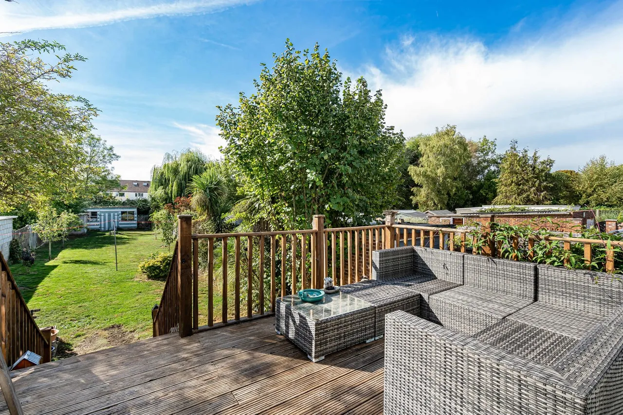 Ayebridges Avenue, Egham, TW20, photo 5