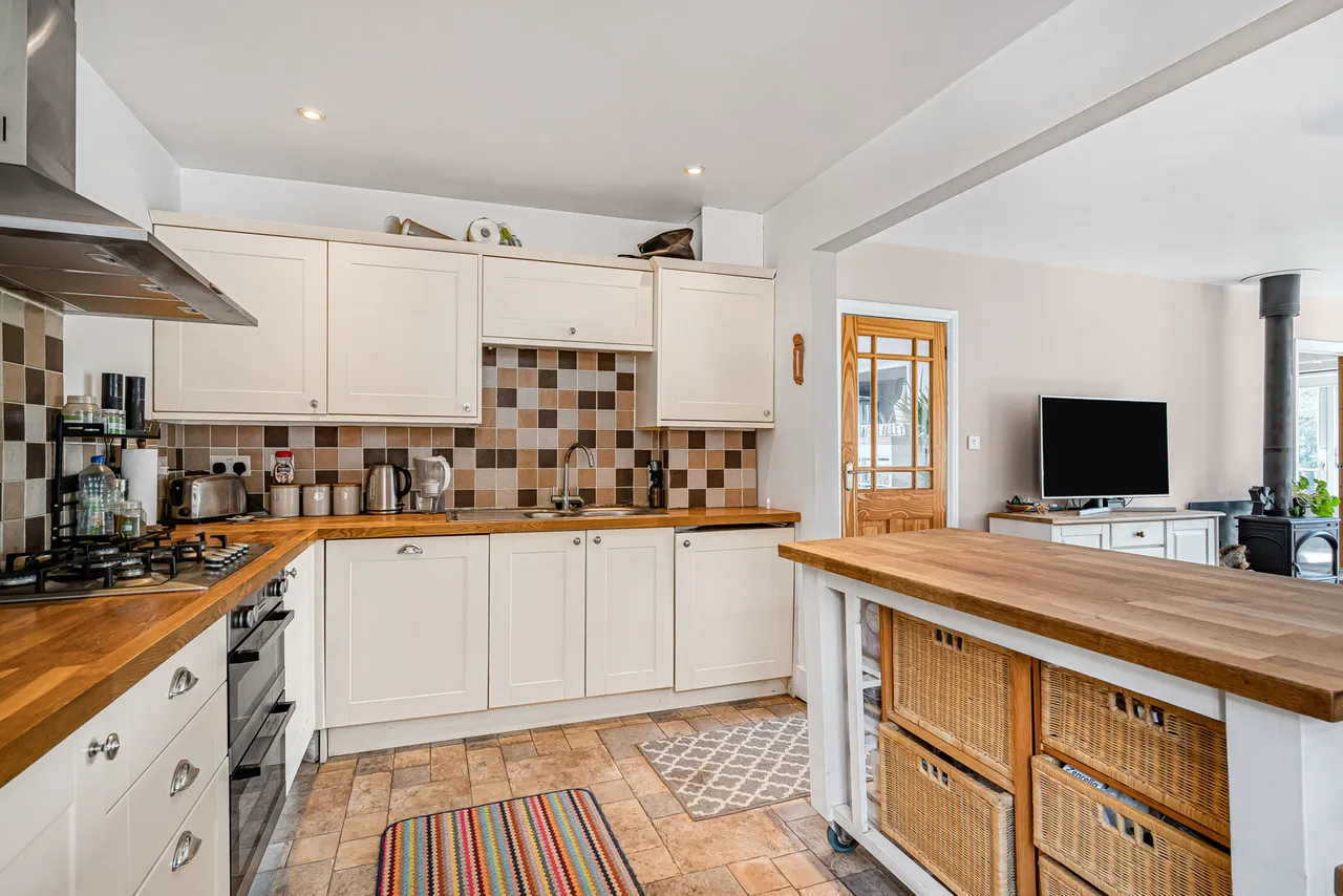 Ayebridges Avenue, Egham, TW20, photo 9