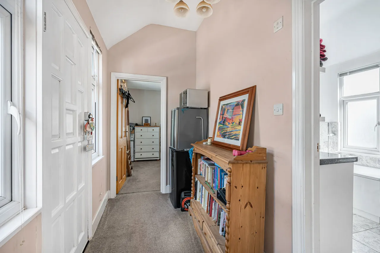 Ayebridges Avenue, Egham, TW20, photo 11
