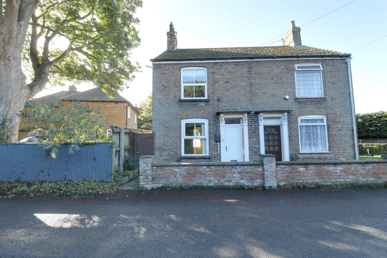 2 bed house for sale, Victoria Road, Keelby, DN41