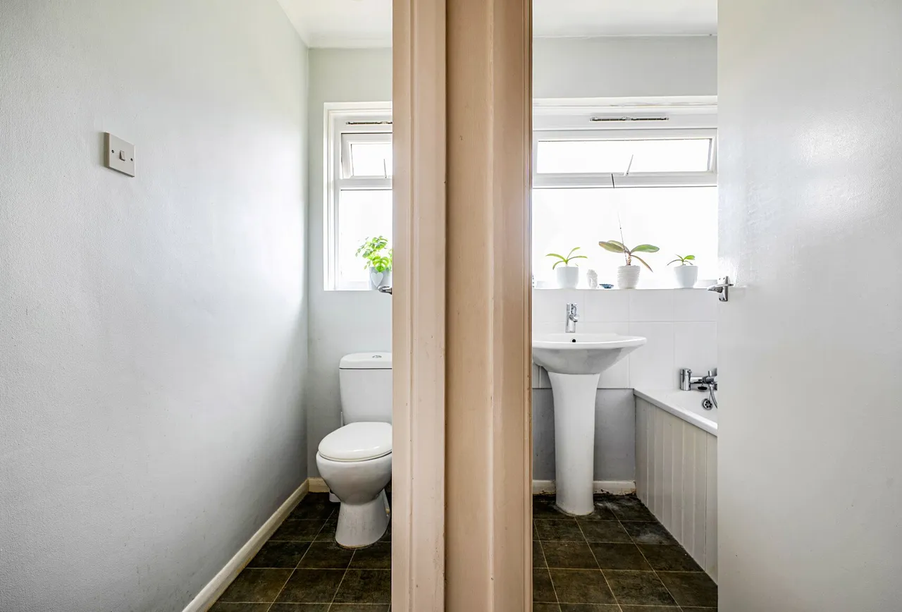 Park Lane East, Reigate, RH2 8LP, photo 18
