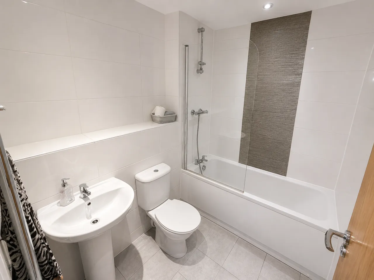Acre House, Sale, M33 7GG, photo 2