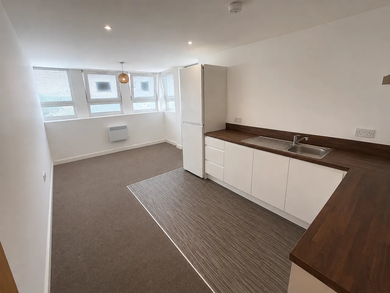 2 bed flat to rent — Acre House, Sale, M33 7GG