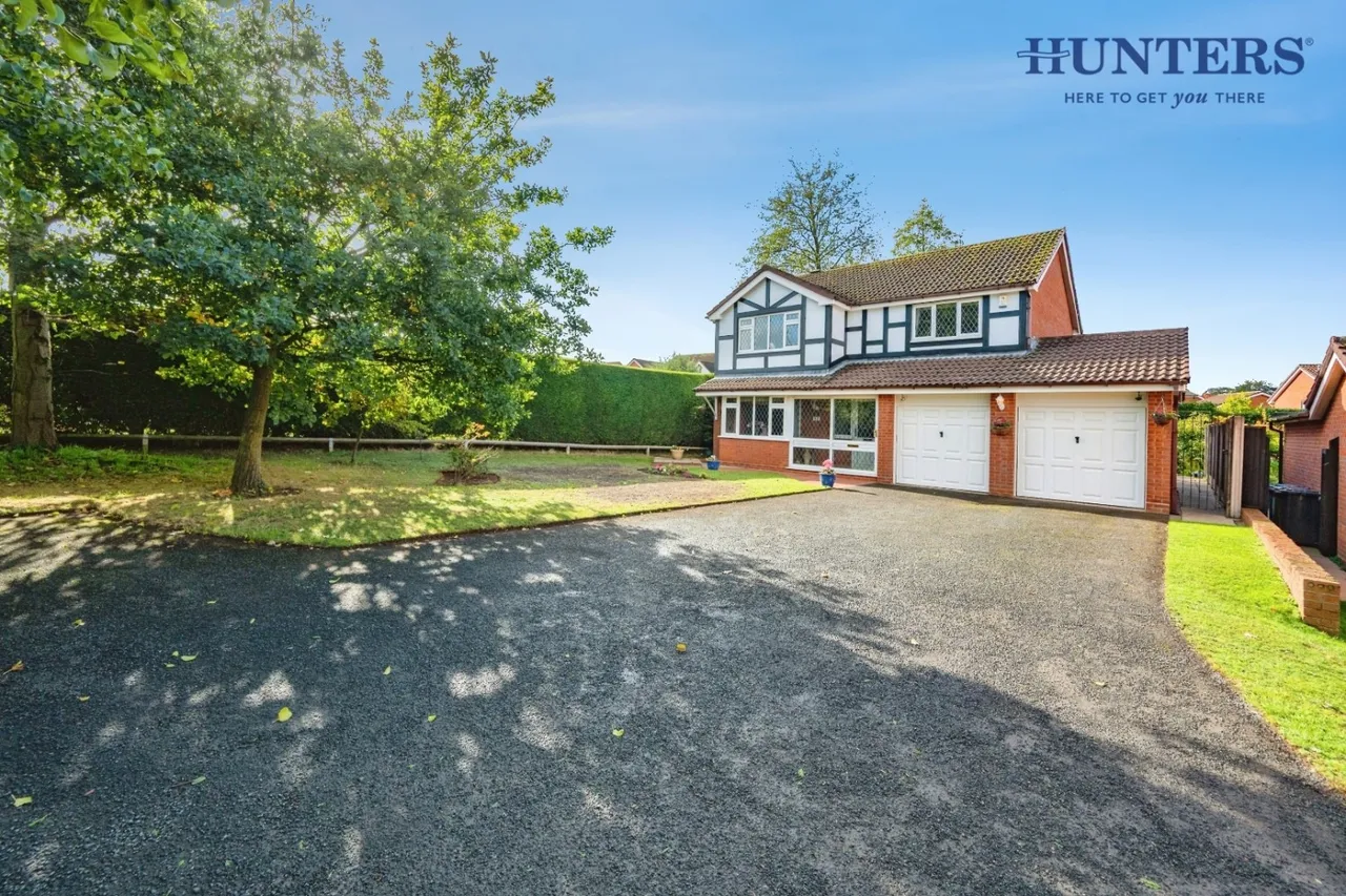 4 bed house for sale, Bluebird Close, Lichfield, WS14