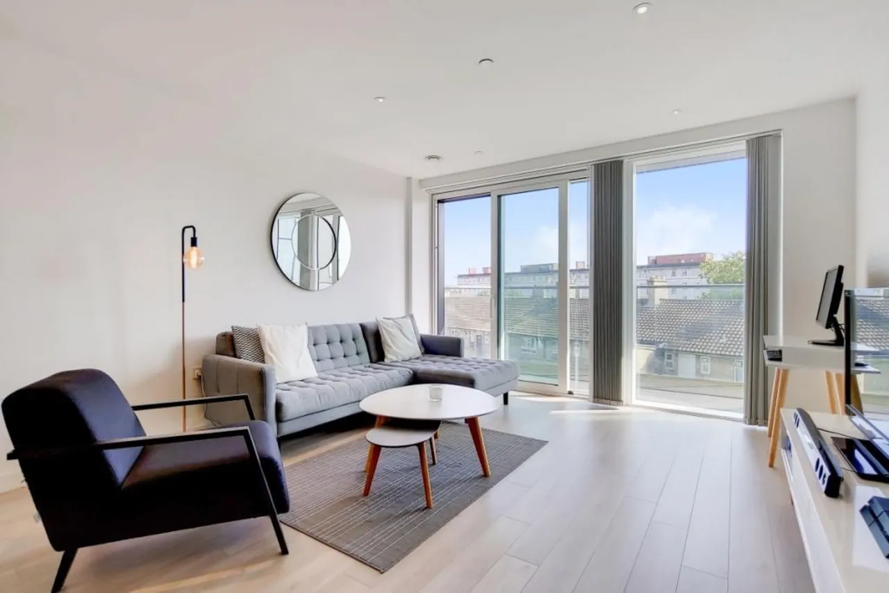2 bed flat for sale — 49 Skyline Apartments, Devan Grove, London