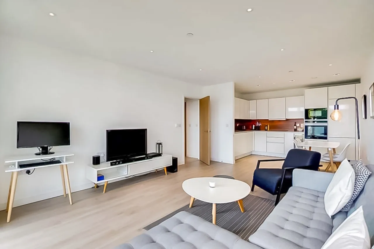 49 Skyline Apartments, Devan Grove, London, photo 2