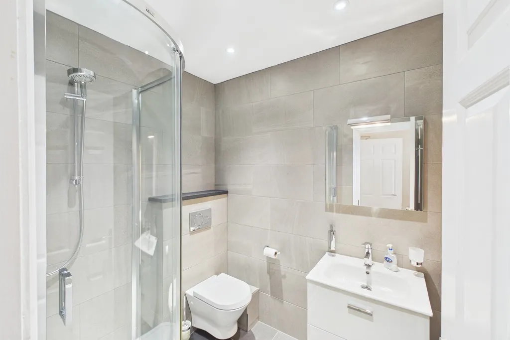 Rayrigg Road, photo 8