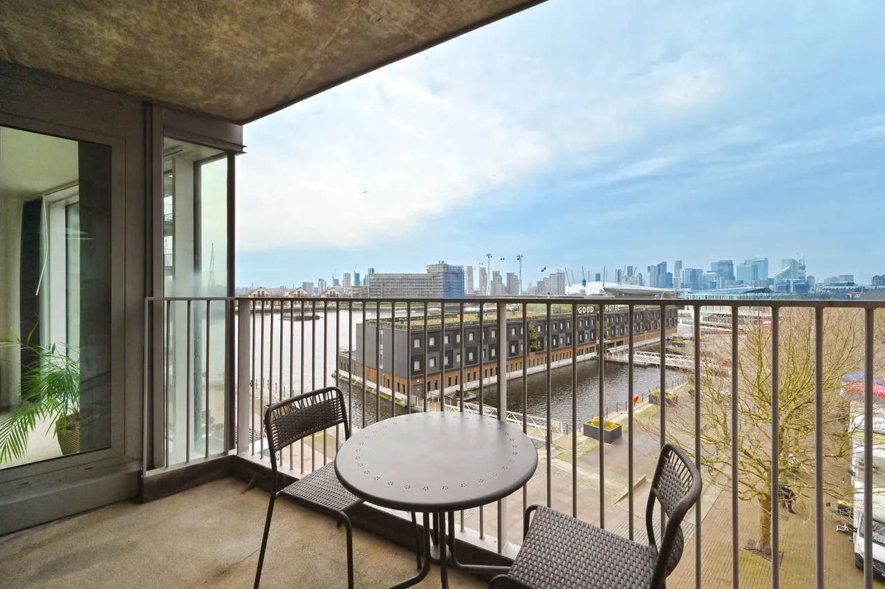 1 bed flat to rent, Balearic Apartments, London, E16