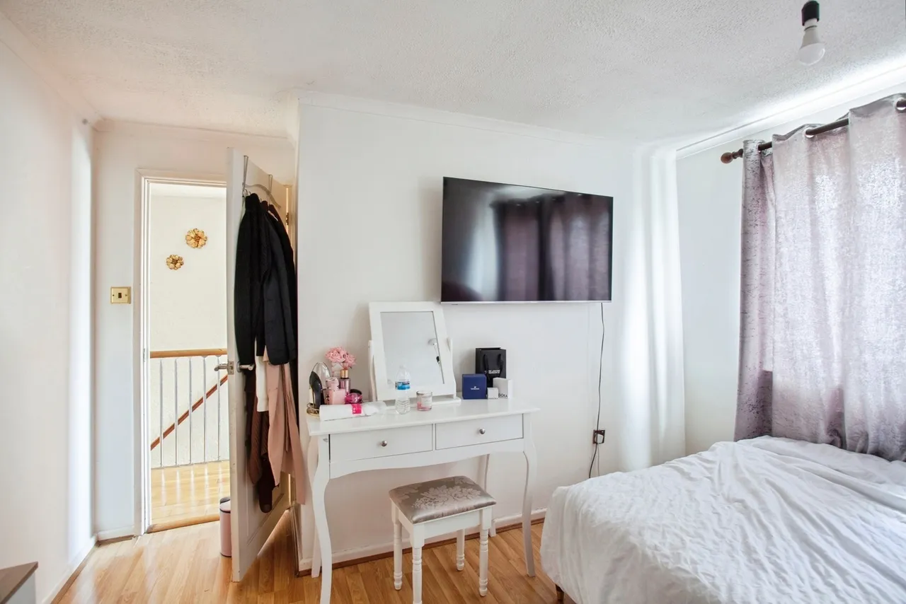 Taunton Avenue, Sheffield, South Yorkshire, S9, photo 12