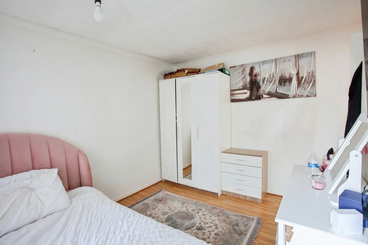 Taunton Avenue, Sheffield, South Yorkshire, S9, photo 13