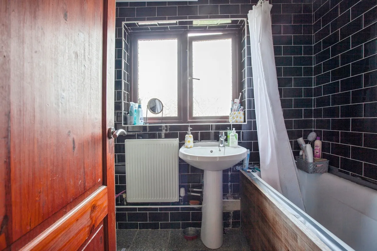 Taunton Avenue, Sheffield, South Yorkshire, S9, photo 10