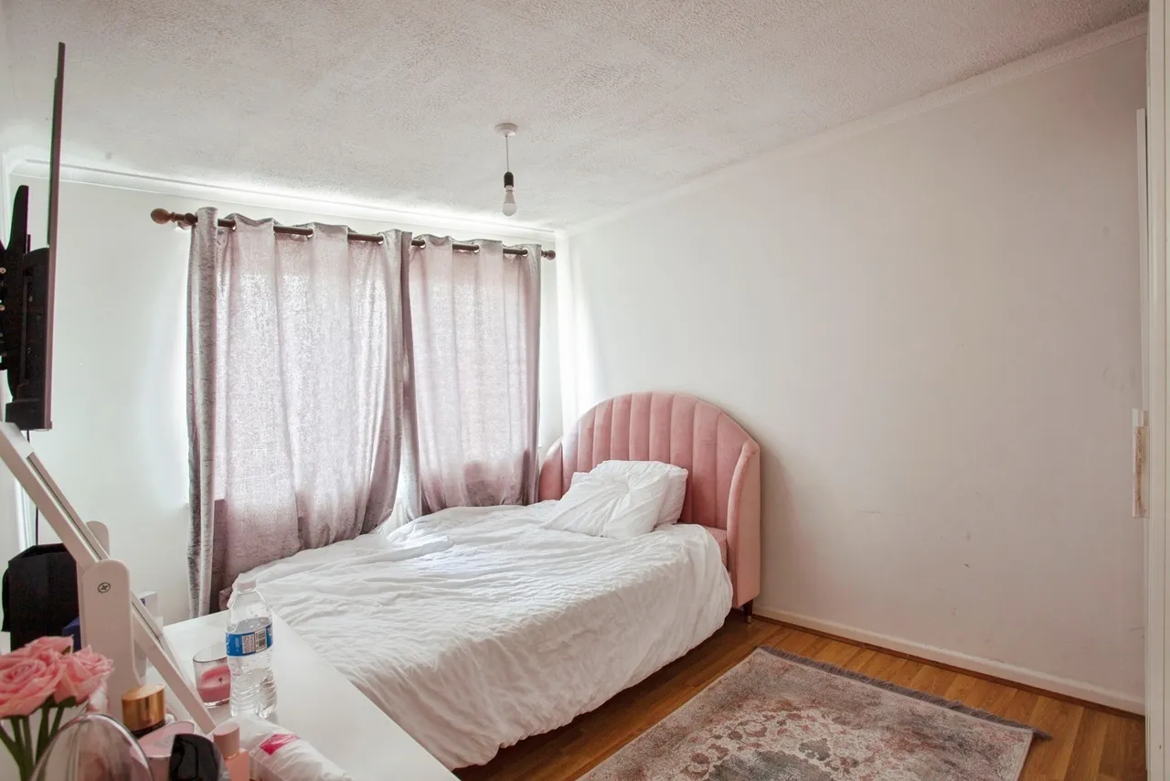 Taunton Avenue, Sheffield, South Yorkshire, S9, photo 11