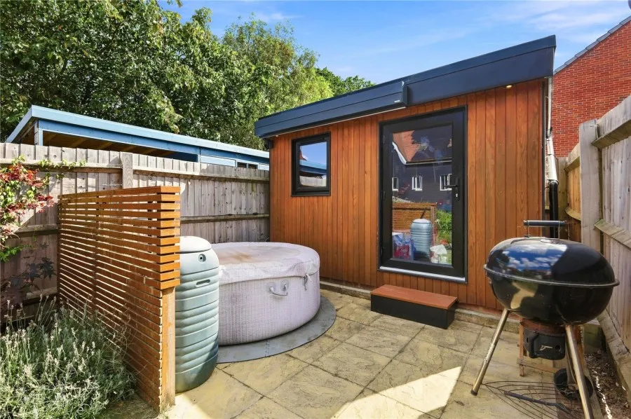 House Under Offer with 3 bedrooms in Stansted, CM24, photo 11