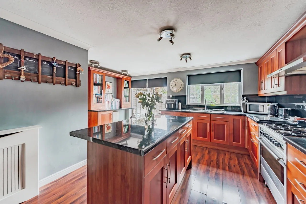 Strathmore Road, Ifield, RH11, photo 5