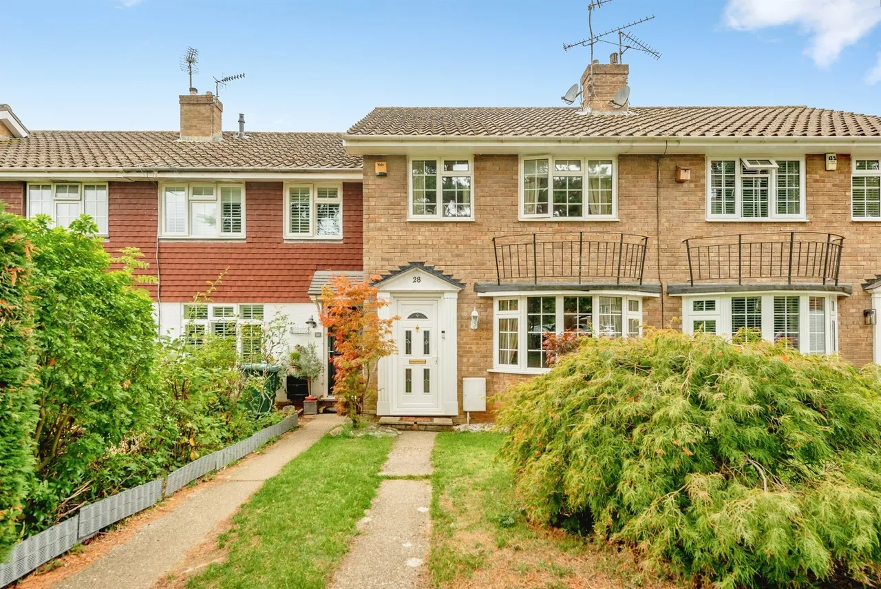 3 bed house for sale, Strathmore Road, Ifield, RH11
