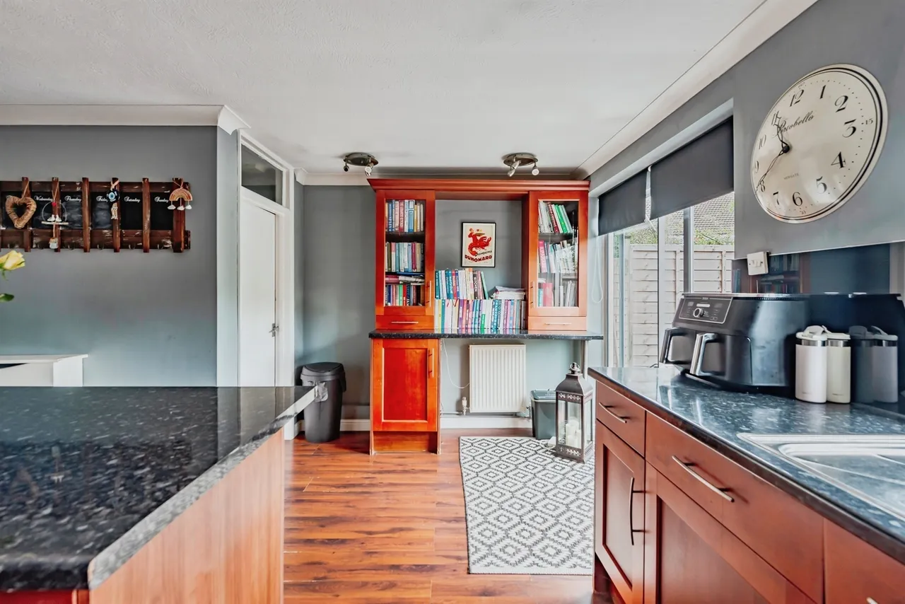 Strathmore Road, Ifield, RH11, photo 6