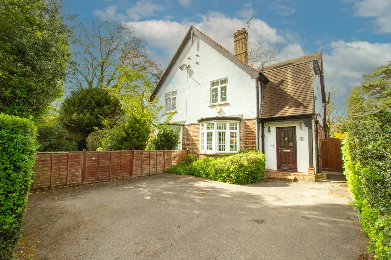 3 bed house for sale — London Road, Camberley, GU15 3UZ