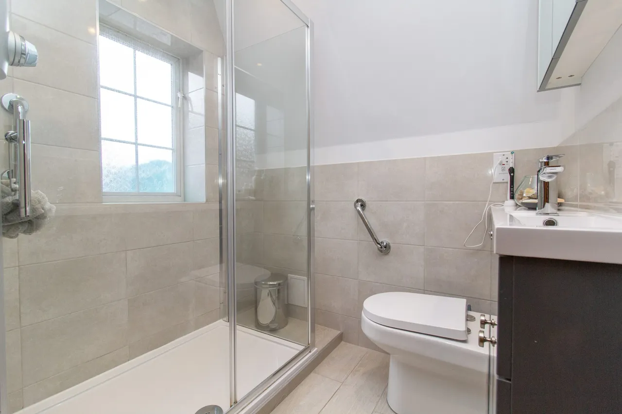 London Road, Camberley, GU15 3UZ, photo 13