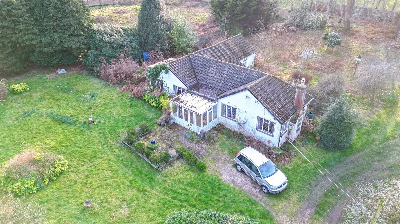 2 bed house for sale, Range Road, Finchampstead, RG40