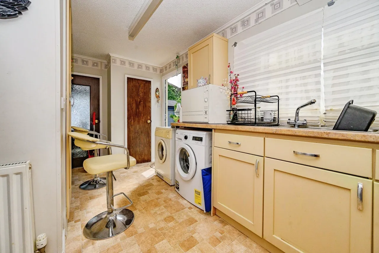 Little Meadow, Woodside Home Park, Woodside, Luton, LU1, photo 8