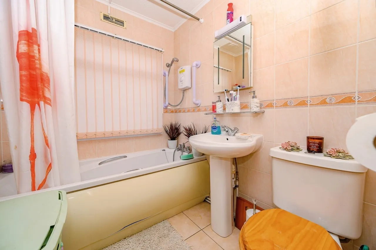 Little Meadow, Woodside Home Park, Woodside, Luton, LU1, photo 12
