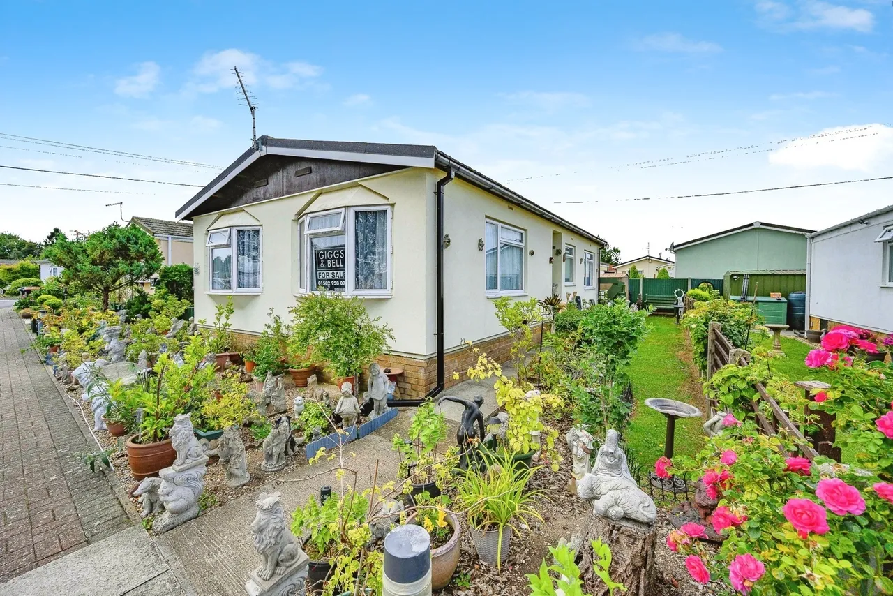 Little Meadow, Woodside Home Park, Woodside, Luton, LU1, photo 14