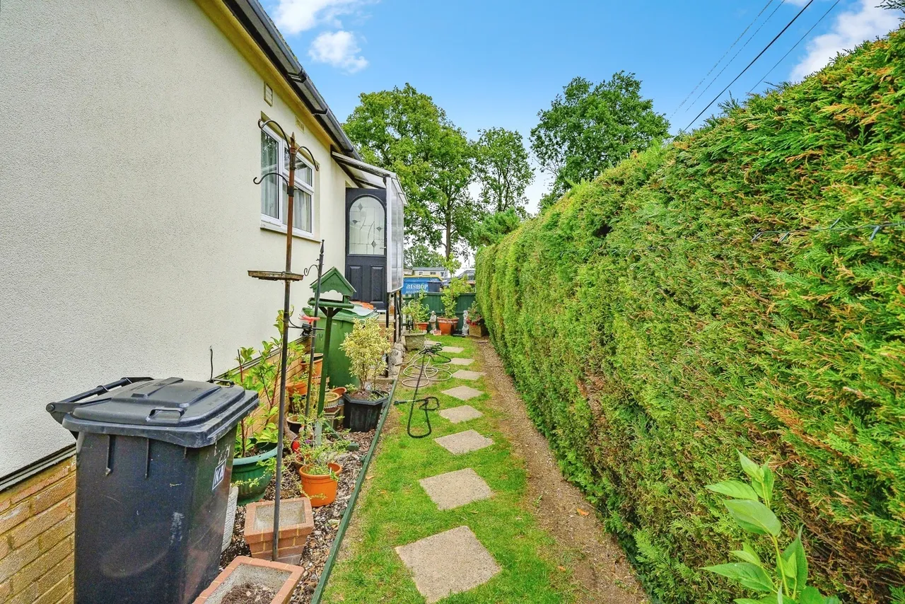 Little Meadow, Woodside Home Park, Woodside, Luton, LU1, photo 13