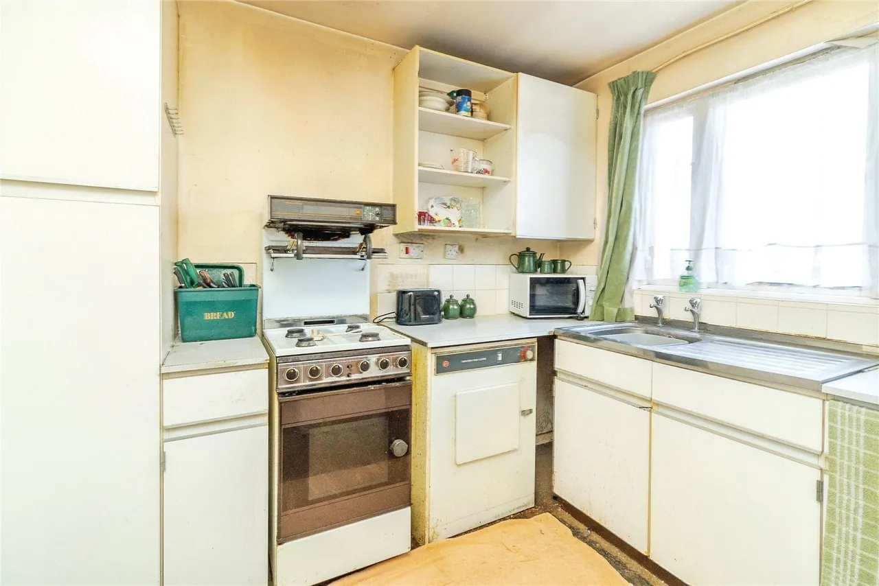 Quantock Crescent, Emerson Valley, Milton Keynes, Buckinghamshire, MK4, photo 2