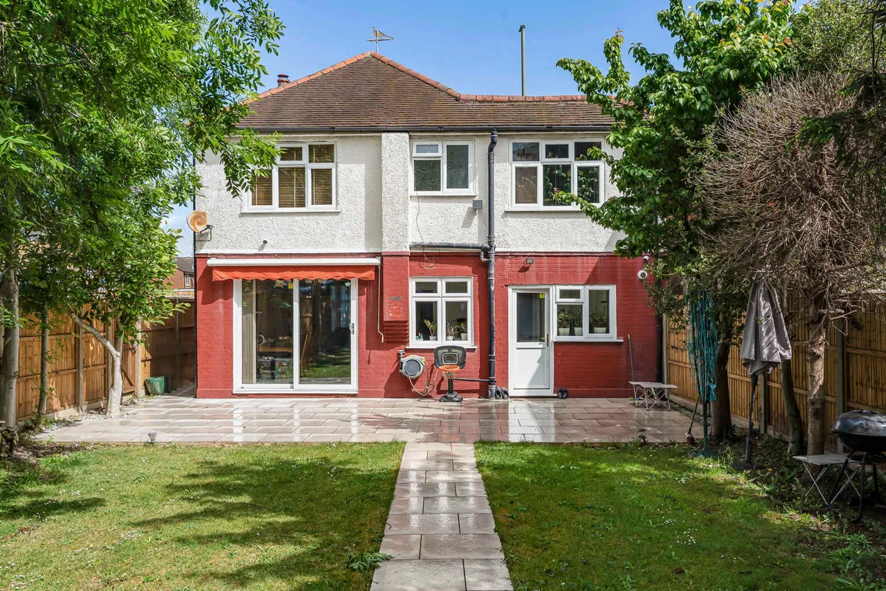 Staines Road West, Sunbury-on-Thames, TW16, photo 13