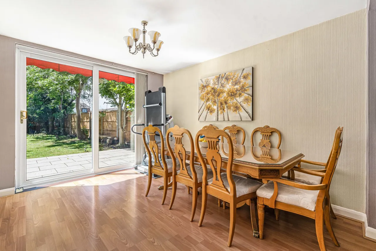 Staines Road West, Sunbury-on-Thames, TW16, photo 5