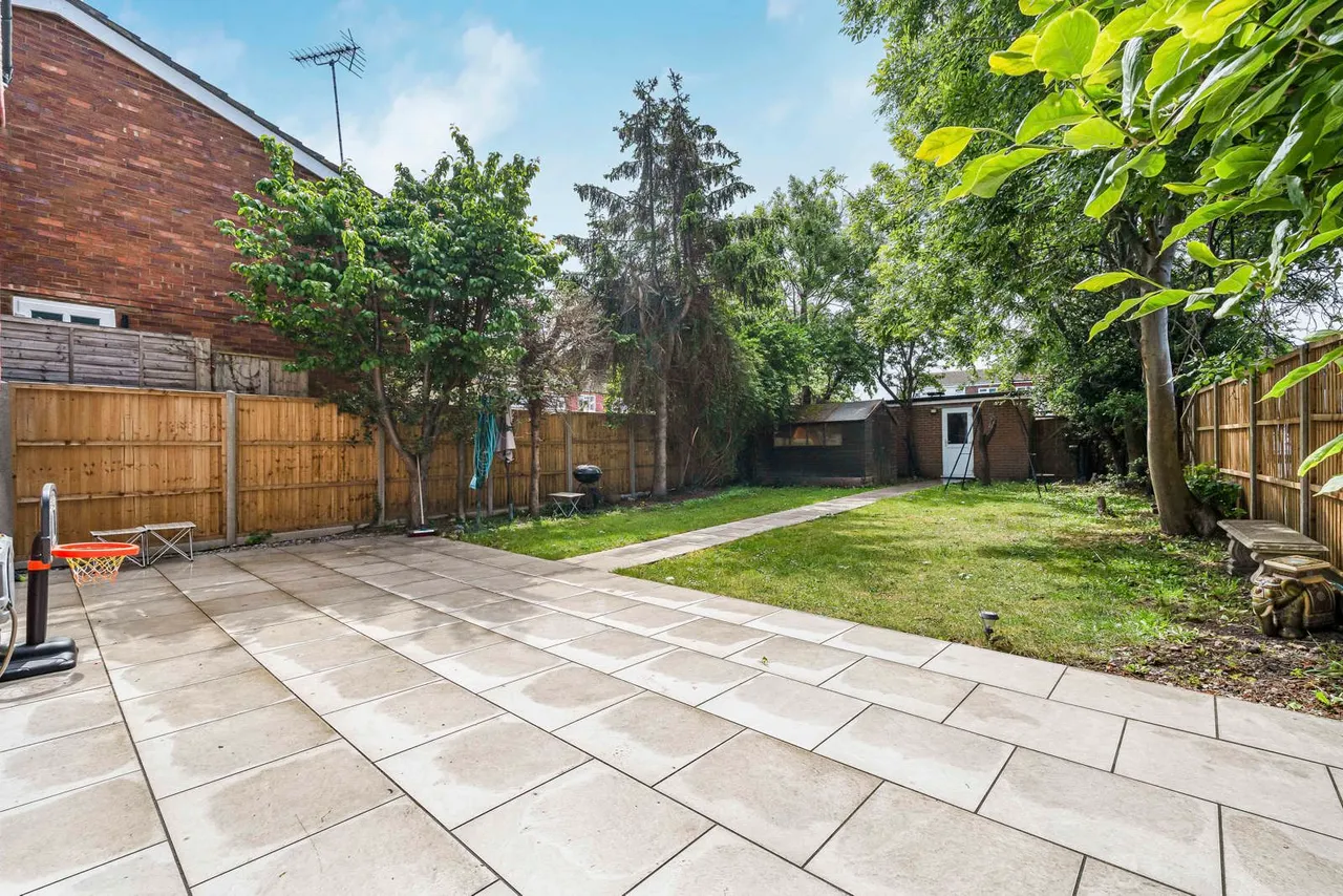 Staines Road West, Sunbury-on-Thames, TW16, photo 12