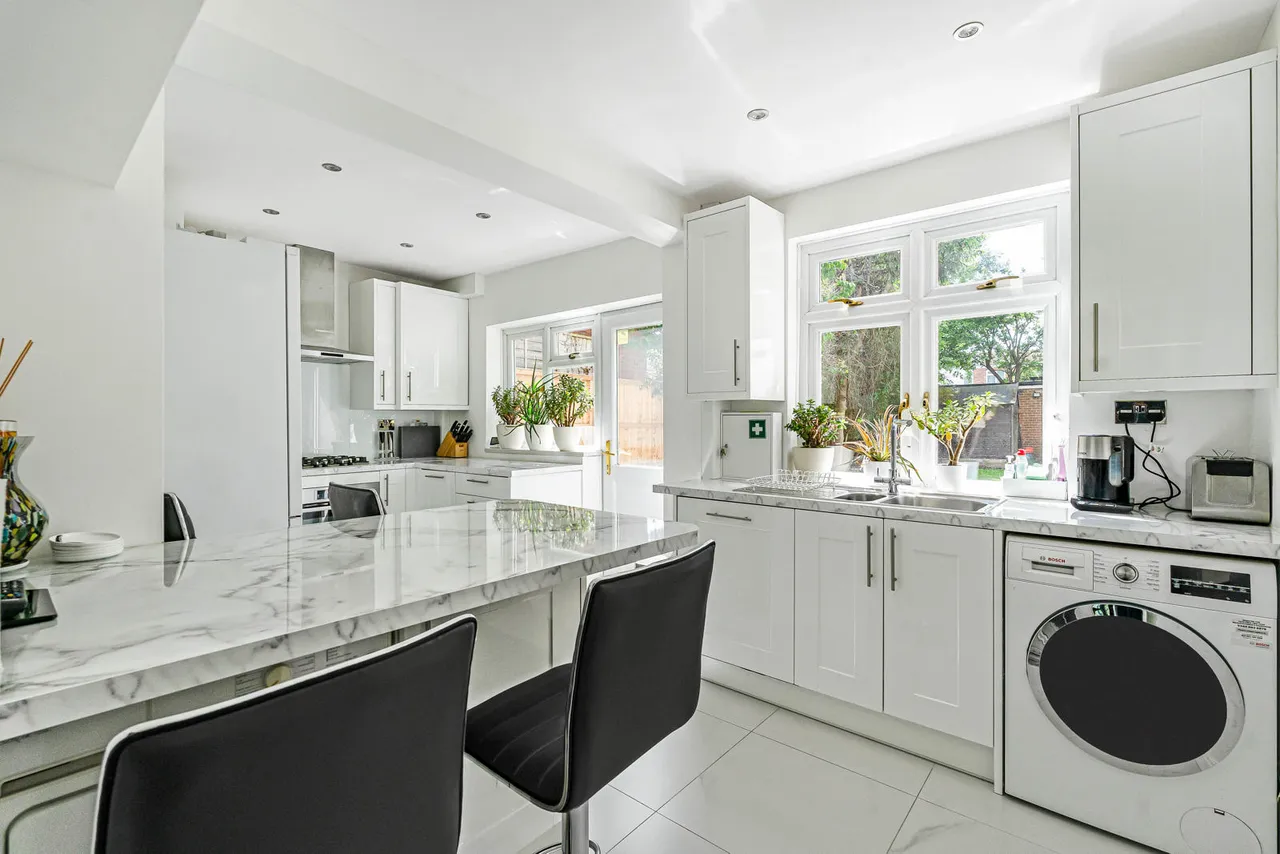 Staines Road West, Sunbury-on-Thames, TW16, photo 2