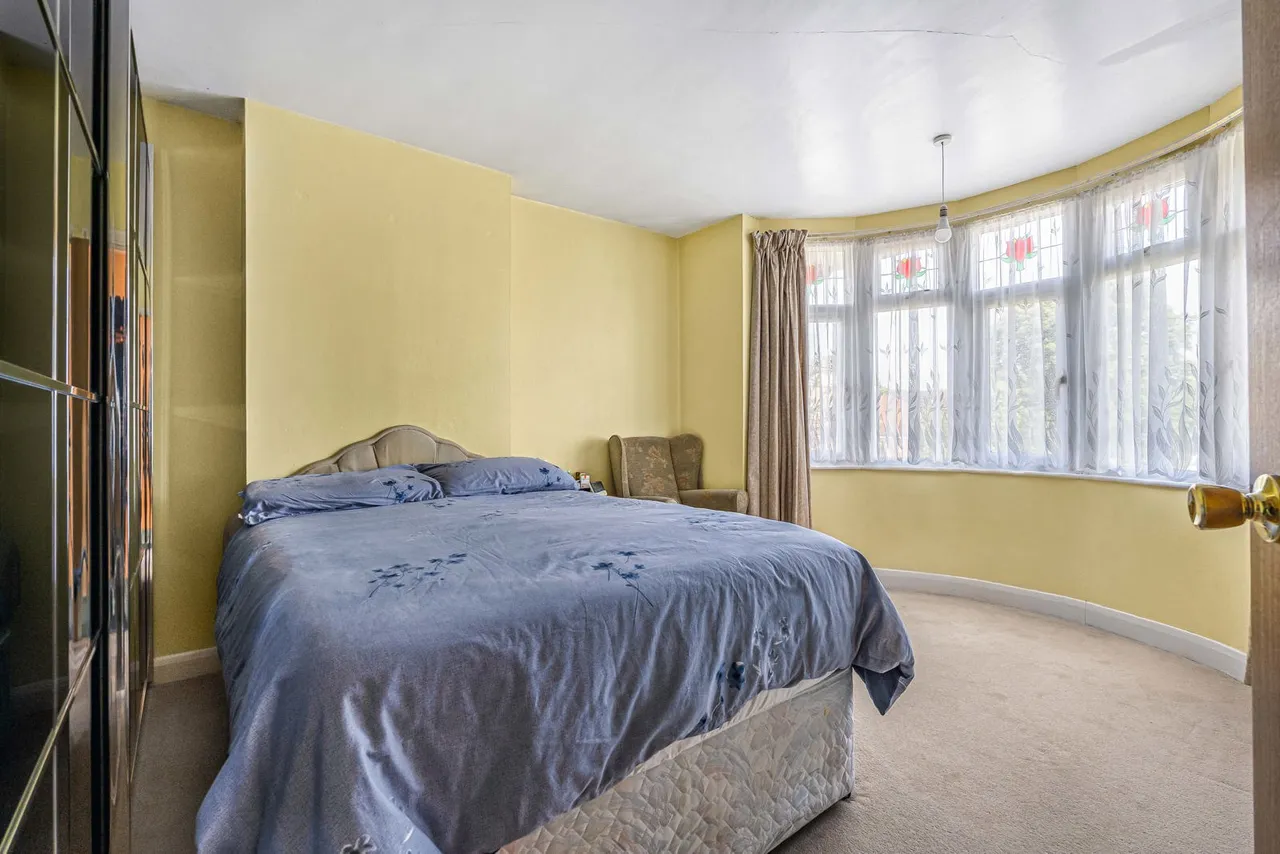 Staines Road West, Sunbury-on-Thames, TW16, photo 8