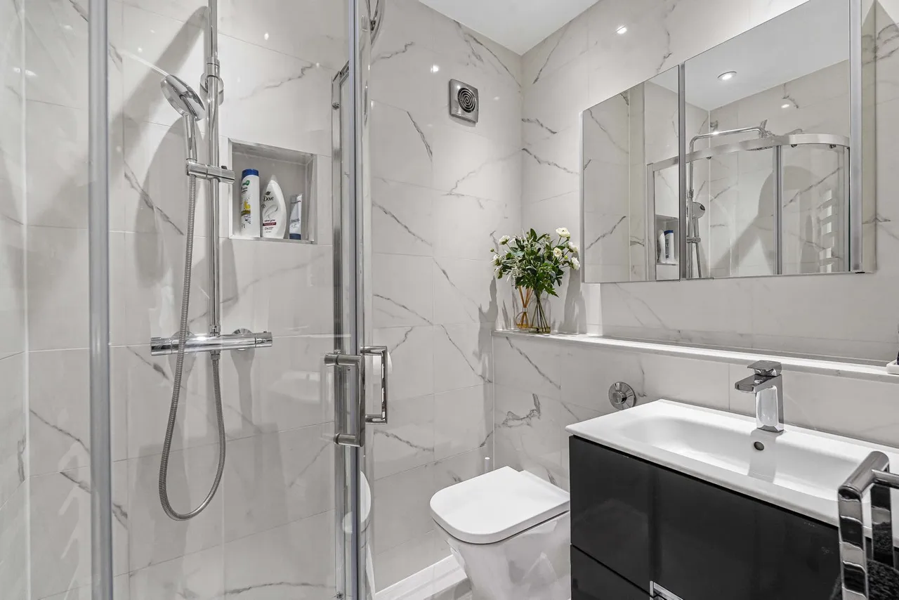 Staines Road West, Sunbury-on-Thames, TW16, photo 10
