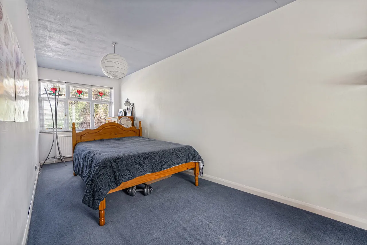 Staines Road West, Sunbury-on-Thames, TW16, photo 9