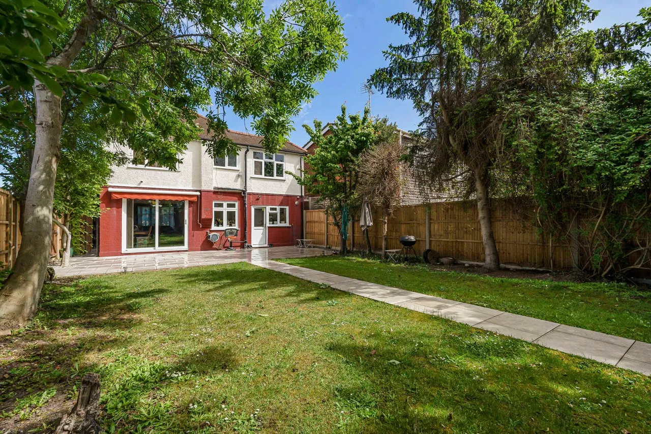 Staines Road West, Sunbury-on-Thames, TW16, photo 14