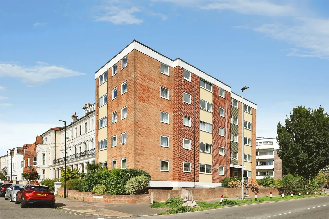 1 bed flat for sale, The Avenue, Eastbourne, BN21