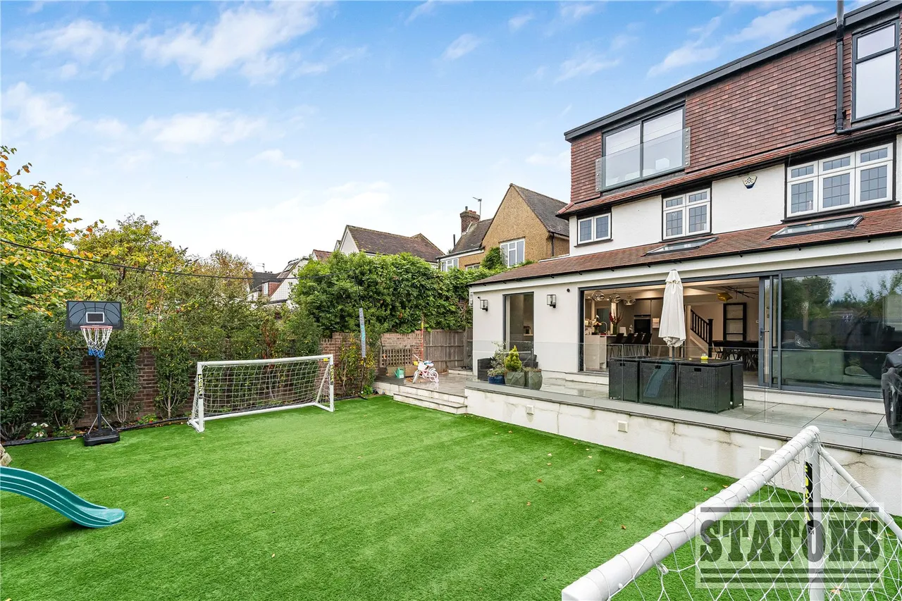 Friary Road, North Finchley, N12, photo 28