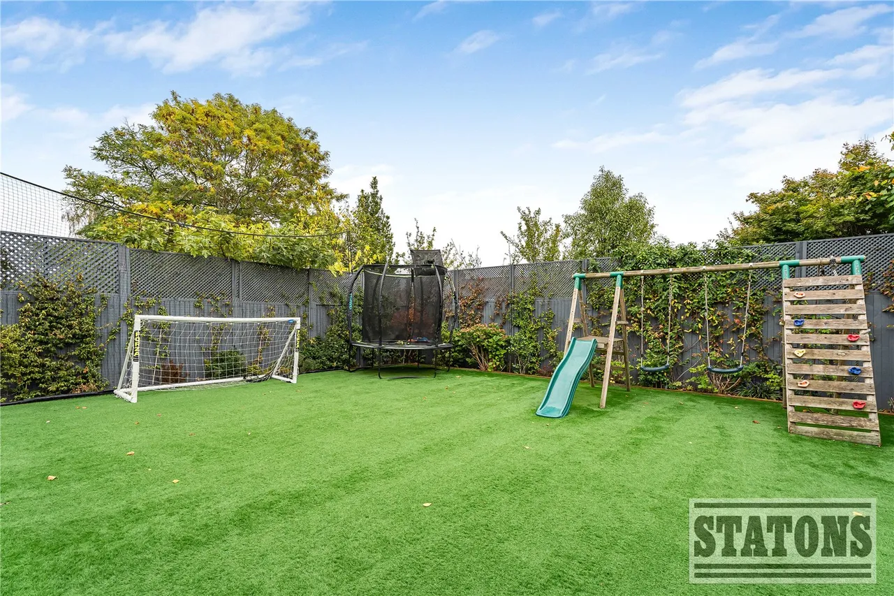 Friary Road, North Finchley, N12, photo 29