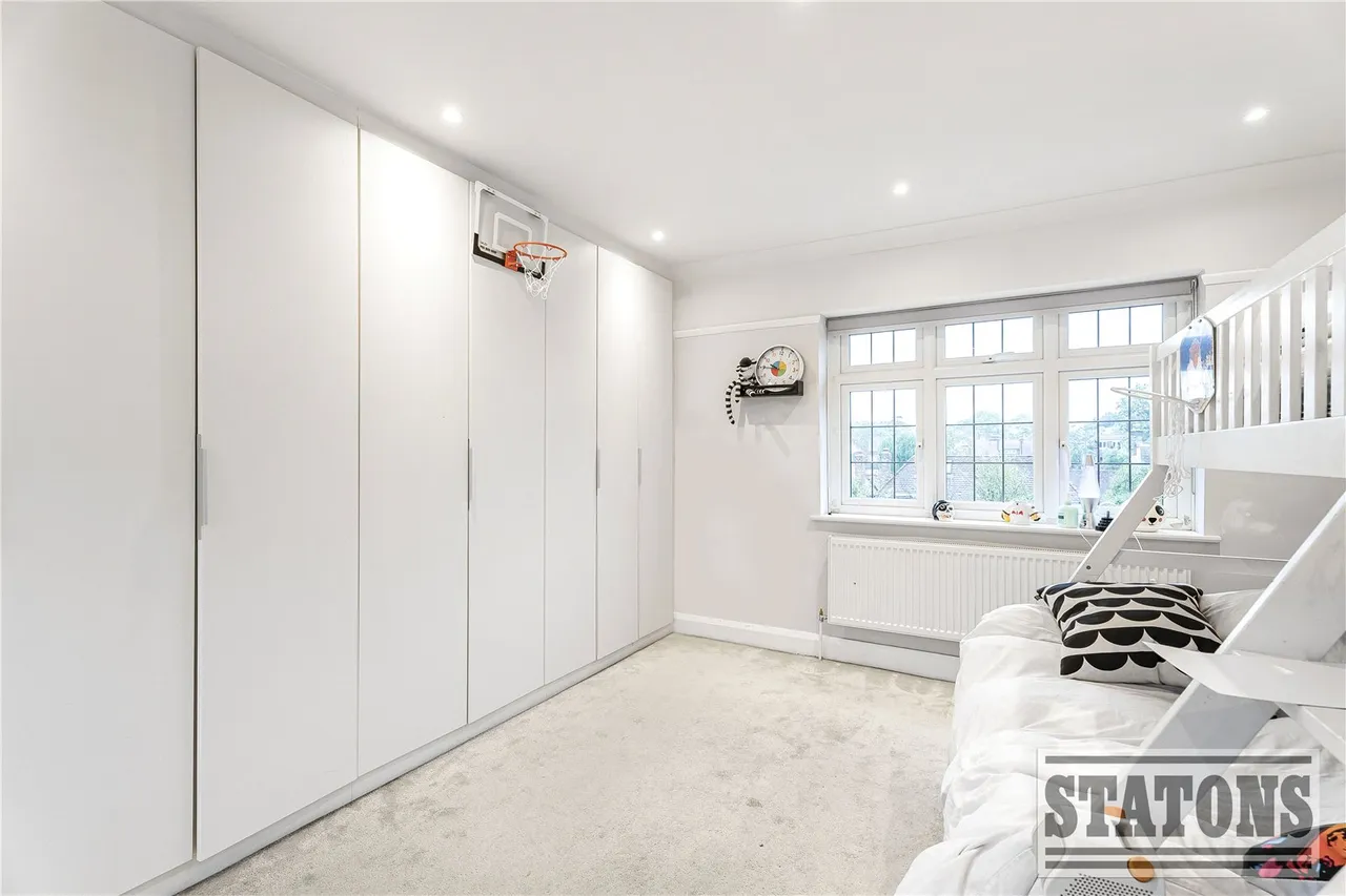 Friary Road, North Finchley, N12, photo 19