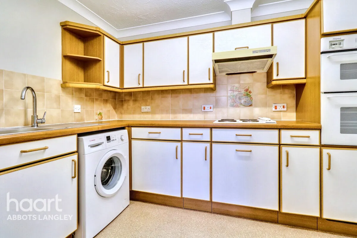 The Crescent, Abbots Langley, WD5, photo 5
