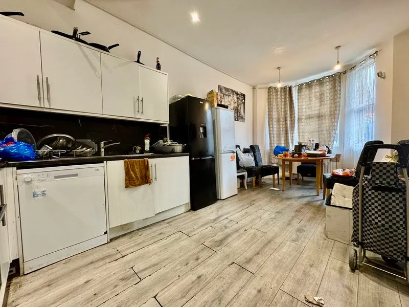 Stockwood Crescent, Luton LU1 3SS, photo 2