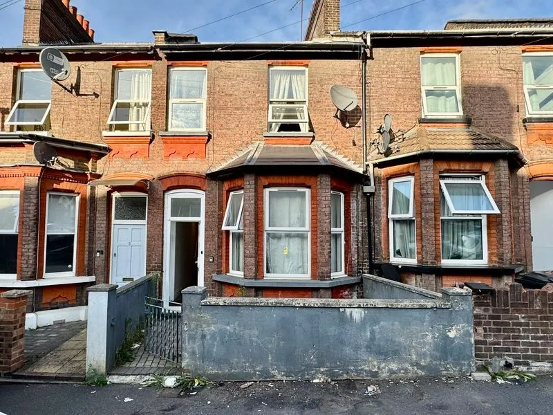 7 bed house for sale — Stockwood Crescent, Luton LU1 3SS