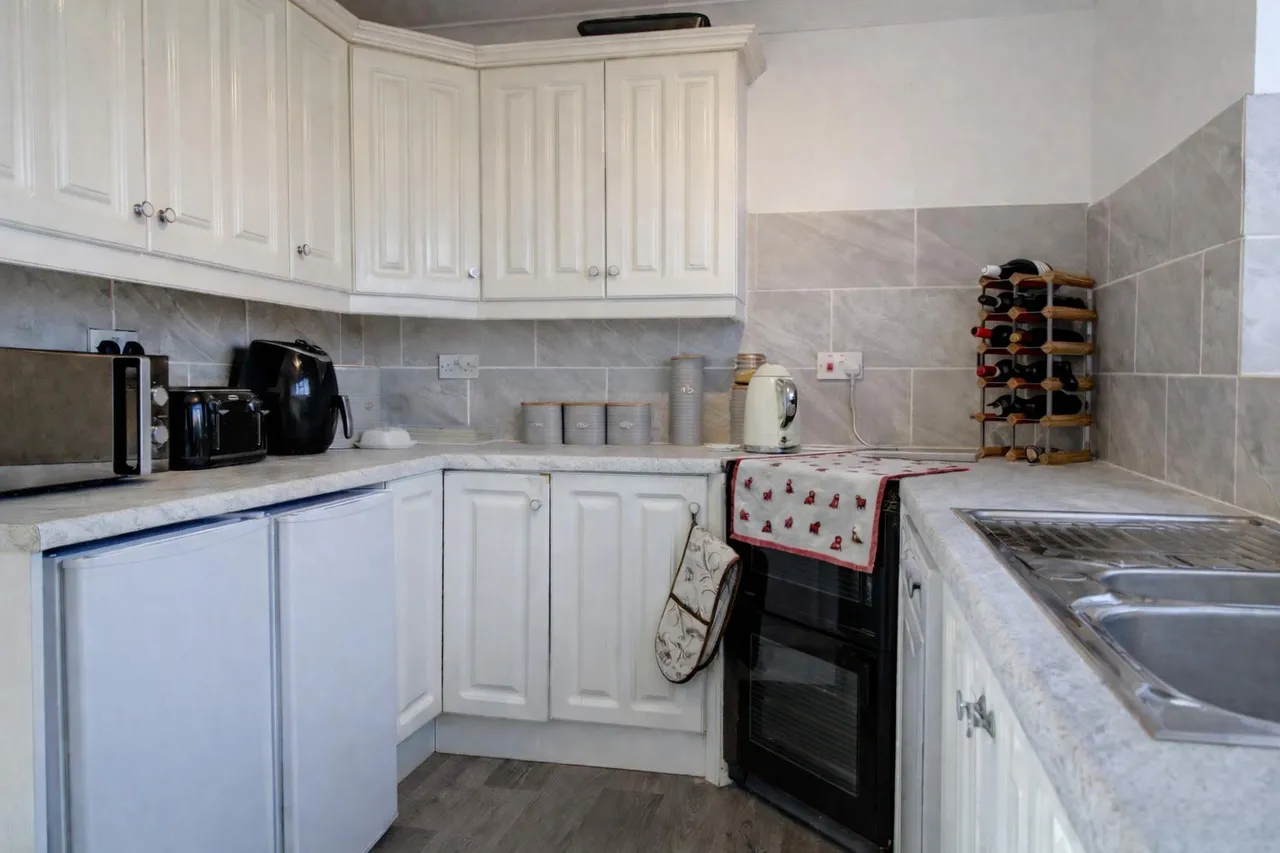 Sleets Road, Broadbridge Heath, RH12, photo 4
