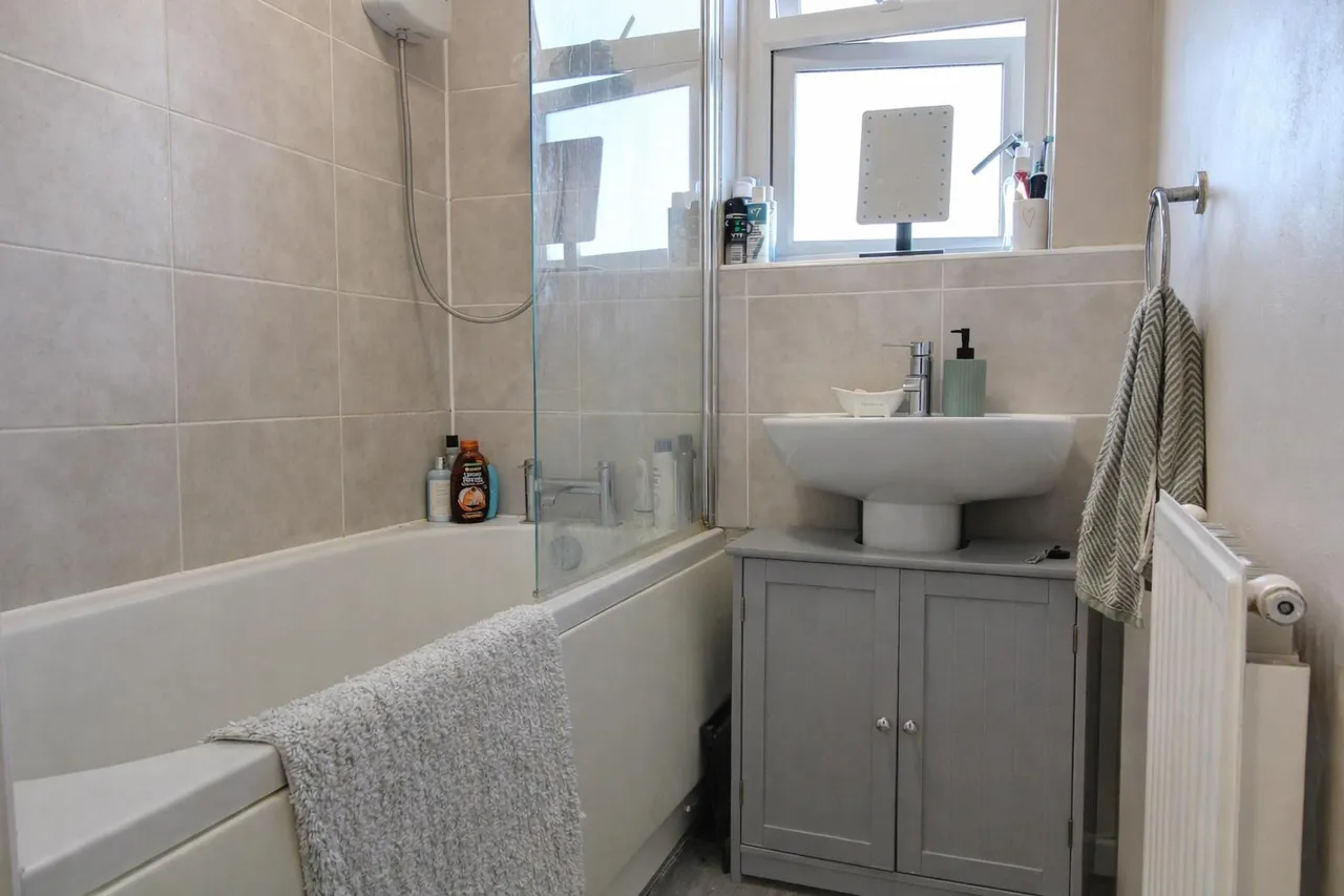 Sleets Road, Broadbridge Heath, RH12, photo 11