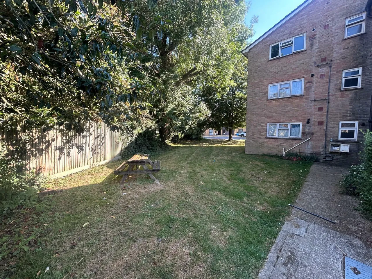 Sleets Road, Broadbridge Heath, RH12, photo 2