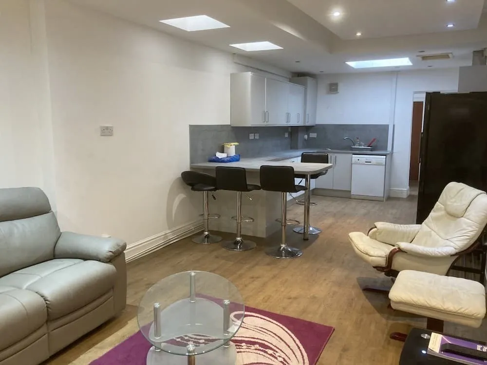 Tiverton Road, B29, photo 4