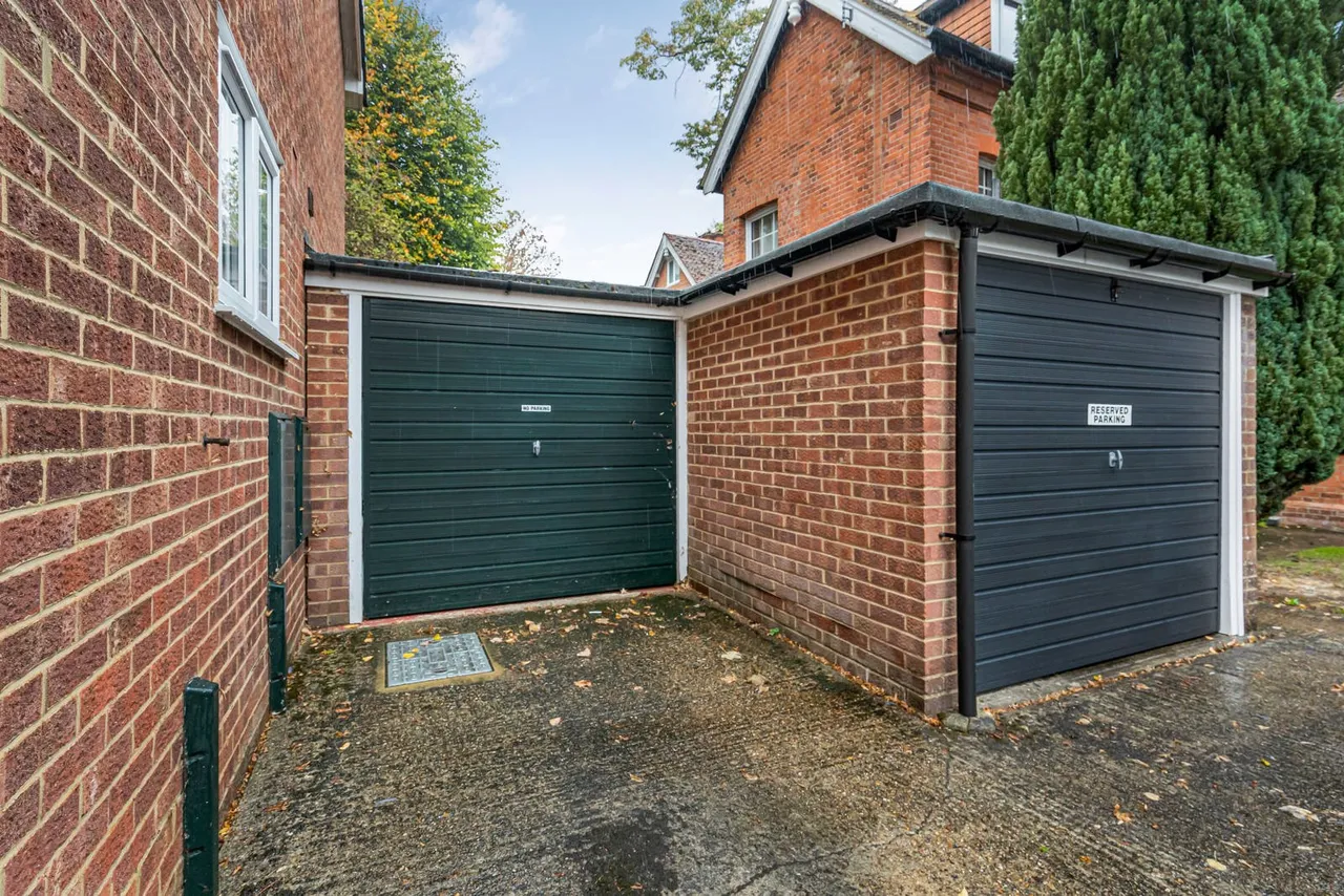 Middle Hill, Egham, TW20, photo 6