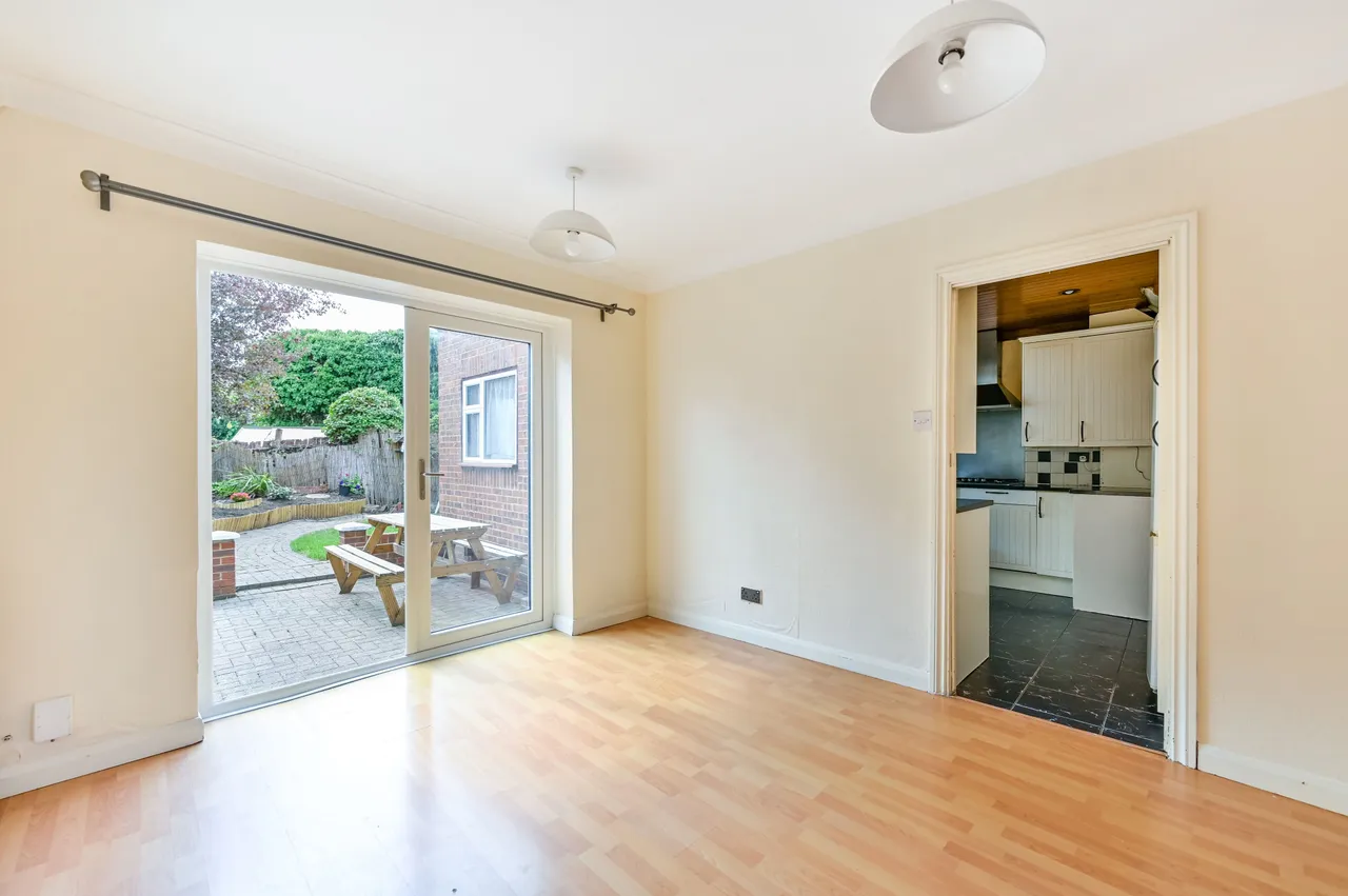 219 Tudor Drive, Morden, photo 5