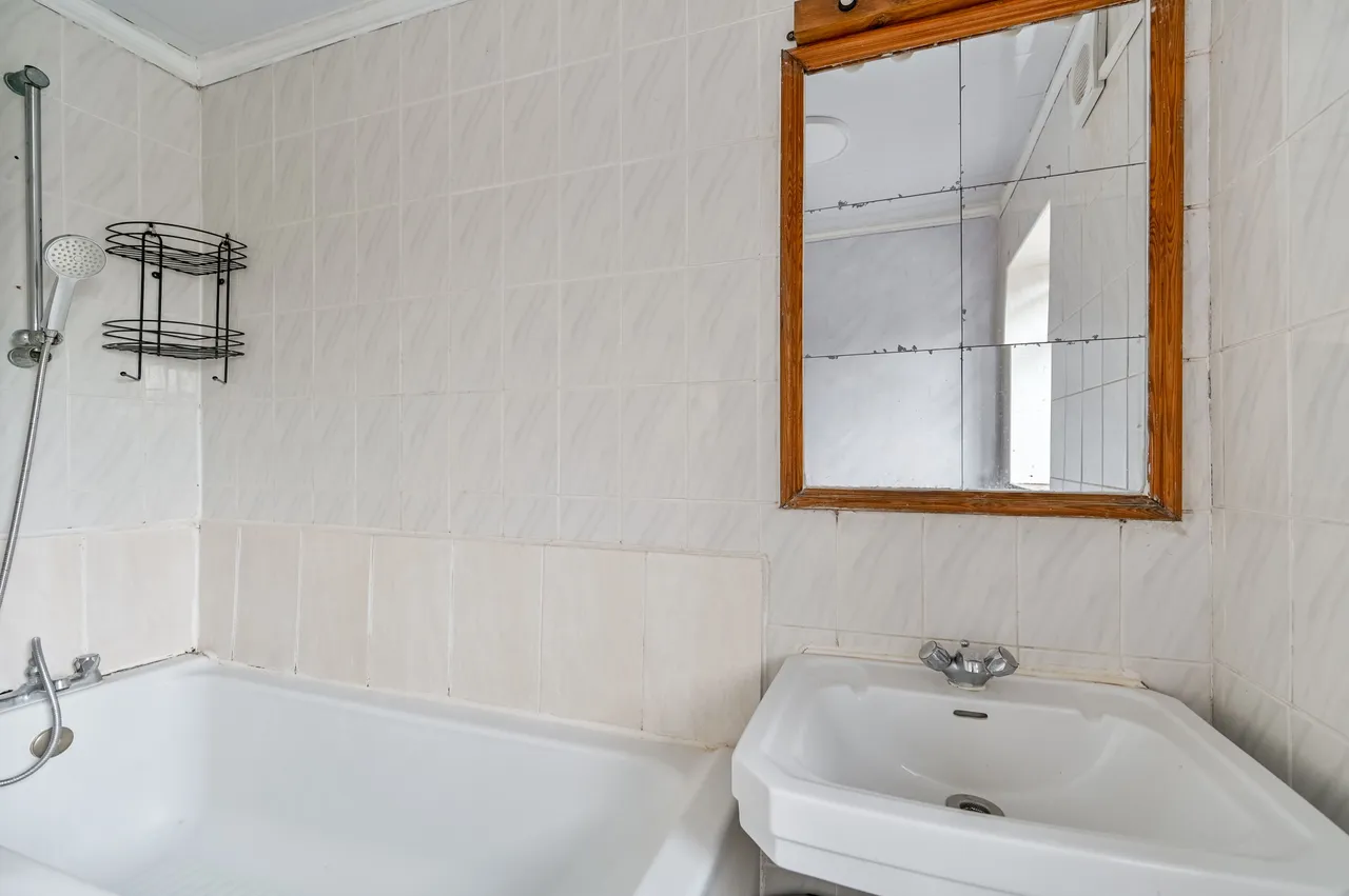 219 Tudor Drive, Morden, photo 10